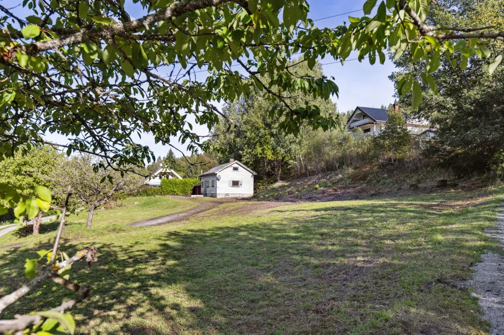 Aed - Scenic Plot with River View in Hønefoss