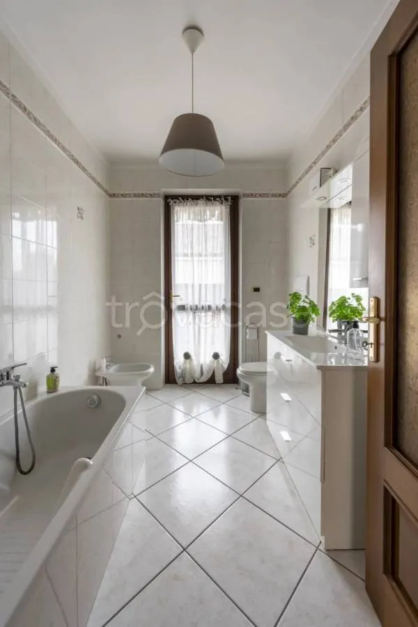 Salles de bain - Spacious Apartment with Terrace in Volpiano