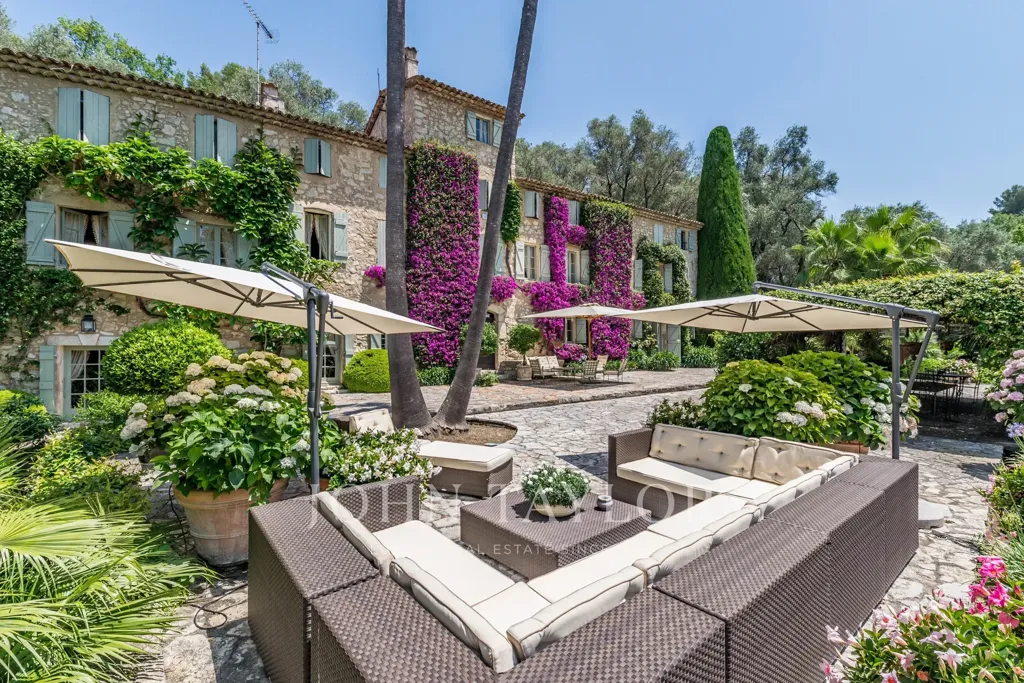 Terrasse - Bastide Luxueuse avec Piscine à Grasse