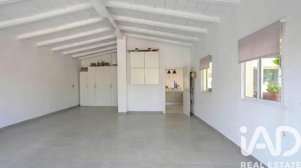 Garage - Rustic House with Golf View in Huelva