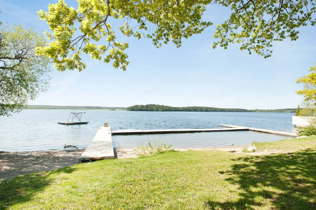 Garden - Villa with Lake View in Stenhamra