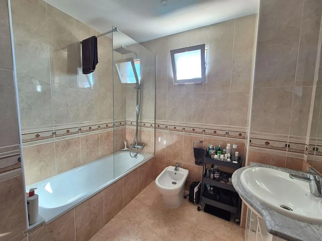 Baños - Ático duplex con terraza en Carrer de l'Estatut Valencià