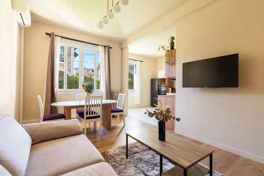 Soggiorno - Modernised 3-Bed Apartment in Nice Nord