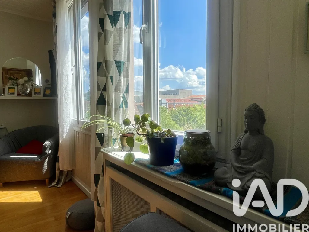 Elutuba - Spacious Apartment with Double Orientation in Clamart