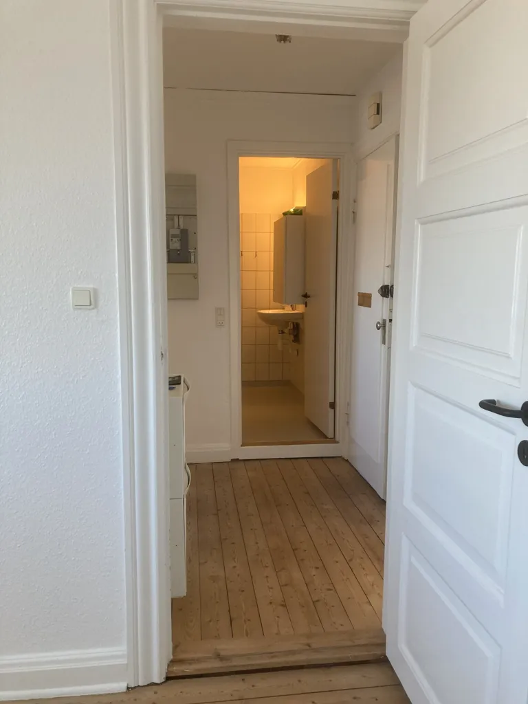 Hallway - Bright Apartment with Tennis View in West District