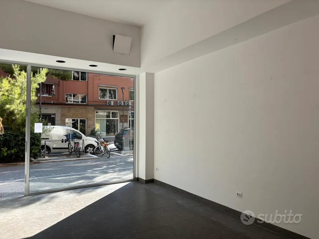 Pièces - Commercial Space with Vitrine in Pescara