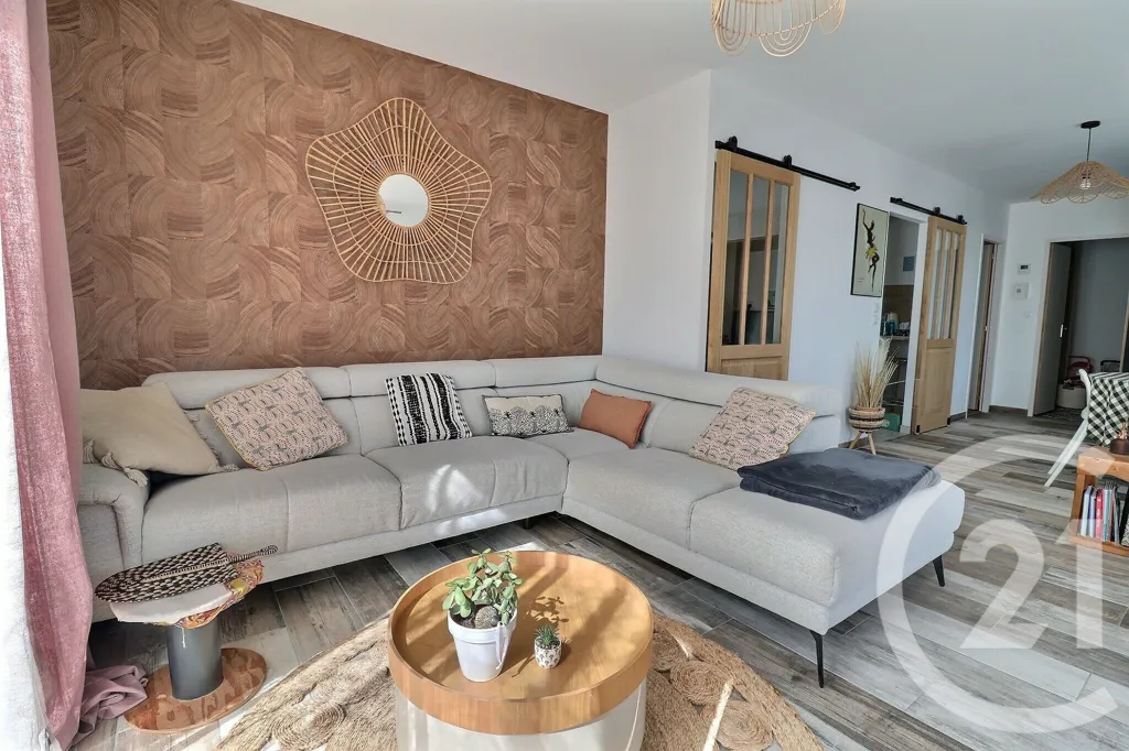 Séjour - Maison Moderne avec Jardin à Simandre-sur-Suran