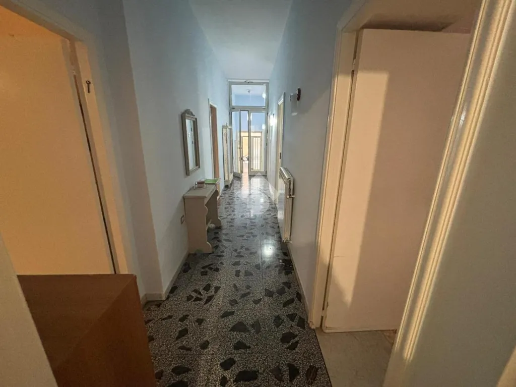 Esik - Characterful Apartment with Balcony in Lauro