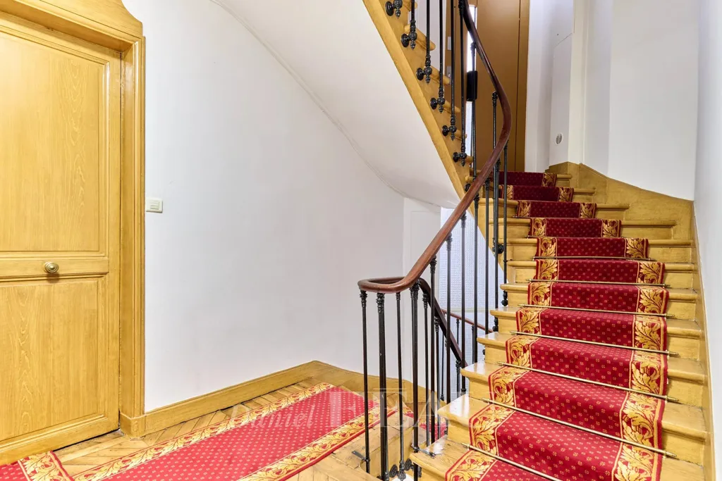 Rooms - 2 Bedroom Flat with Lift in Paris 17th