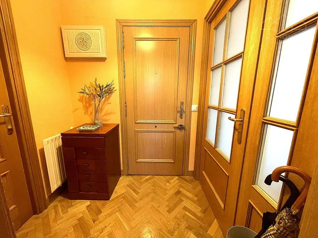 Esik - 1-Bedroom Apartment with Pool in Tres Cantos