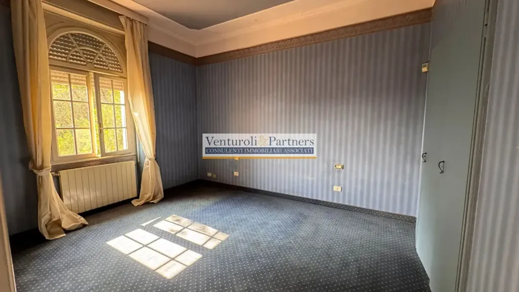Pièces - Elegant Villa with Terraces in Brescia