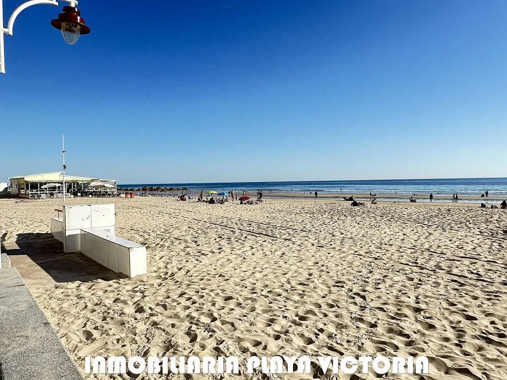 Beachfront Apartment with Garage in Playa Victoria