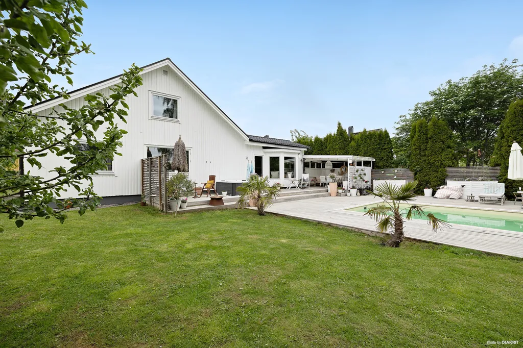 Piscine - Villa with Pool in Stenhamra