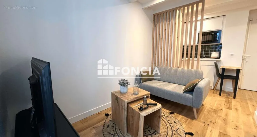 Living Room - Renovated Studio near Lycée Montaigne