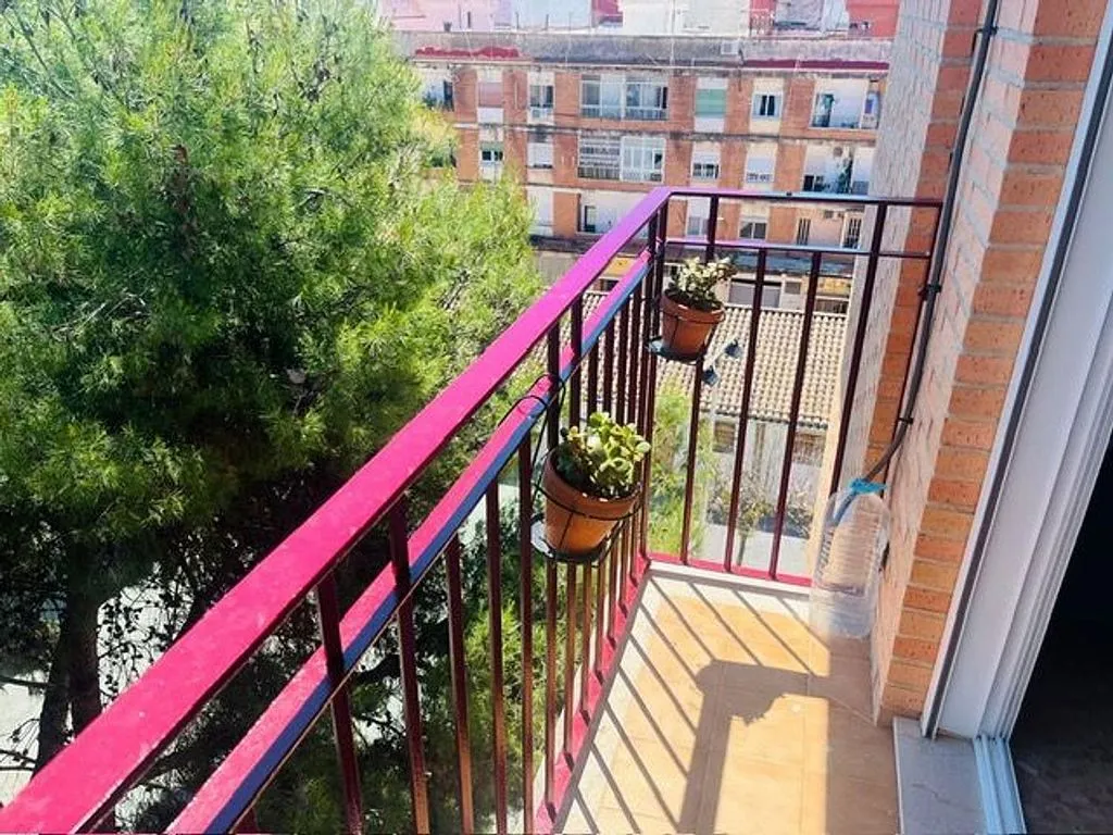Balcony - Student-Friendly Flat with Balcony in Moncada