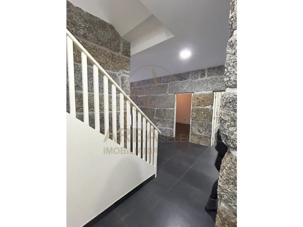 Toad - Luxury T5 House with Garden in Guimarães