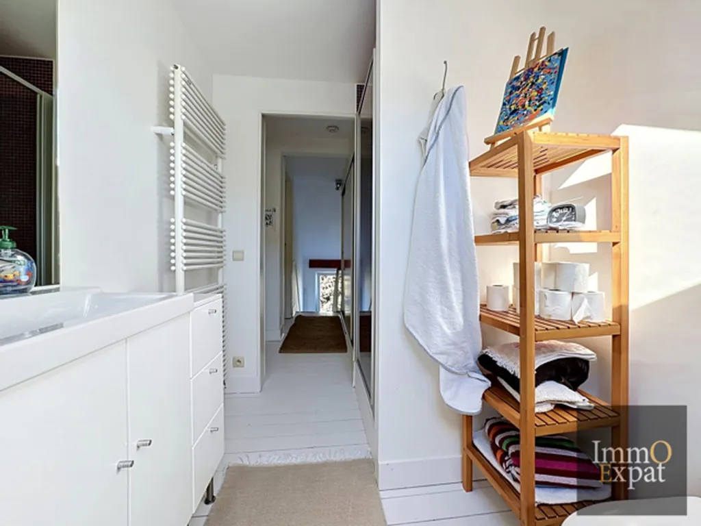 Salles de bain - Maison 5 Chambres avec Jardin et Terrasse à Etterbeek