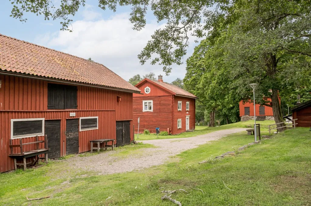 Esterno - 1920s Timber Villa with Garden in Kristinehamn