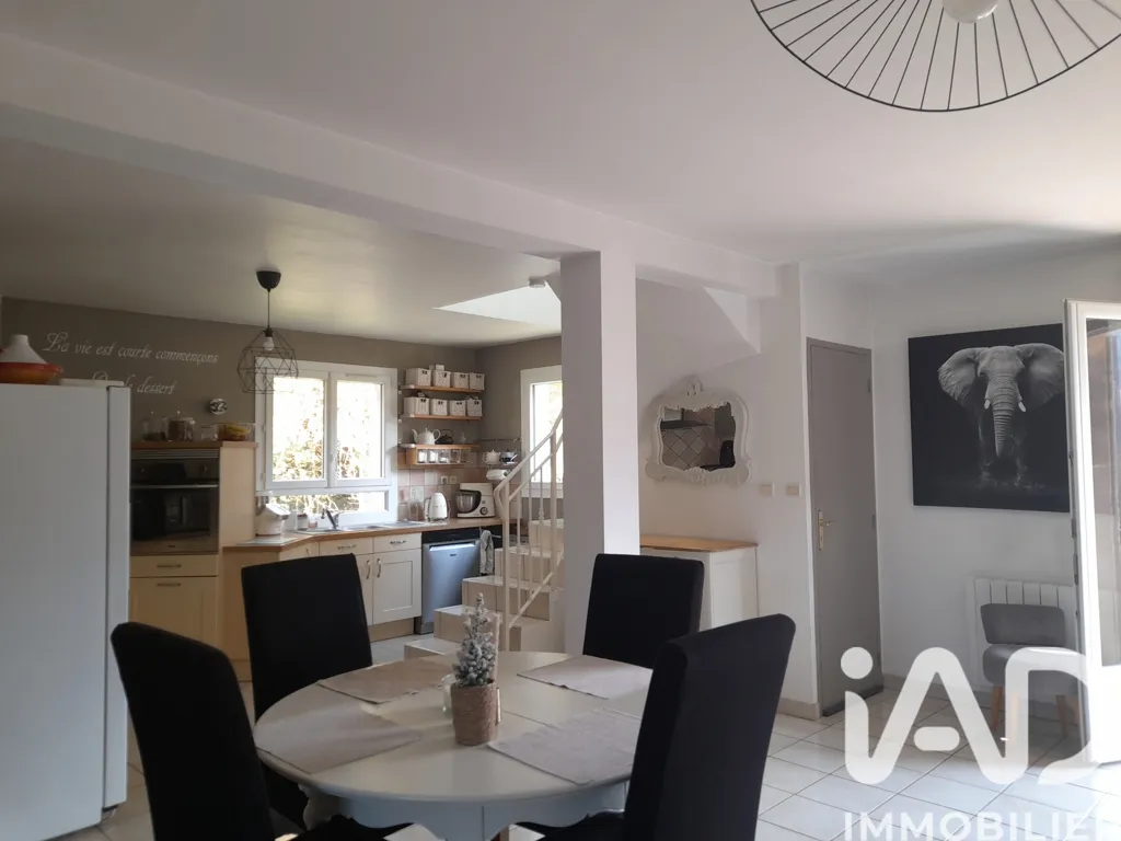 Söögituba - Charming House with Large Garage in Le Haut-Bréda