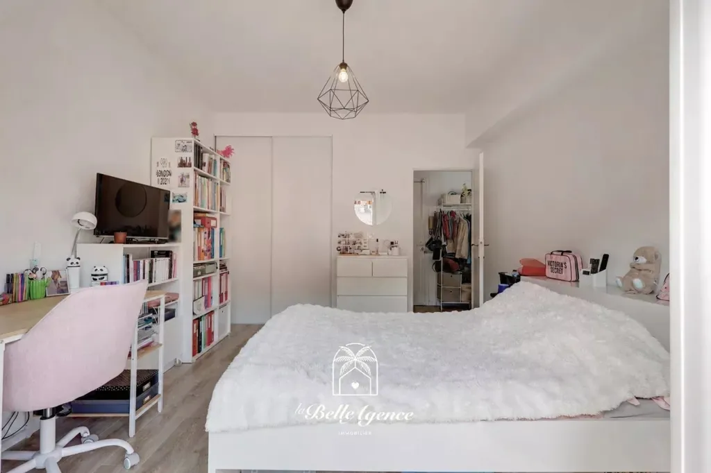 Bedrooms - 2-Bedroom Apartment with Balcony in Nice