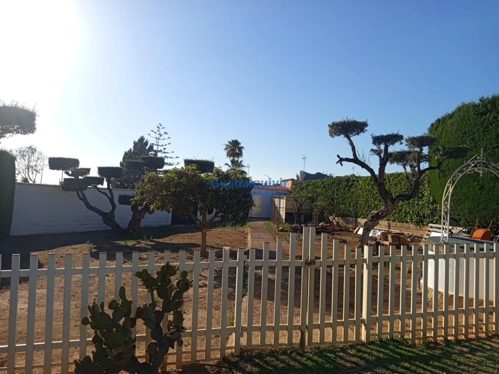 Garden - Independent Chalet with Pool in Cerros de Montequinto