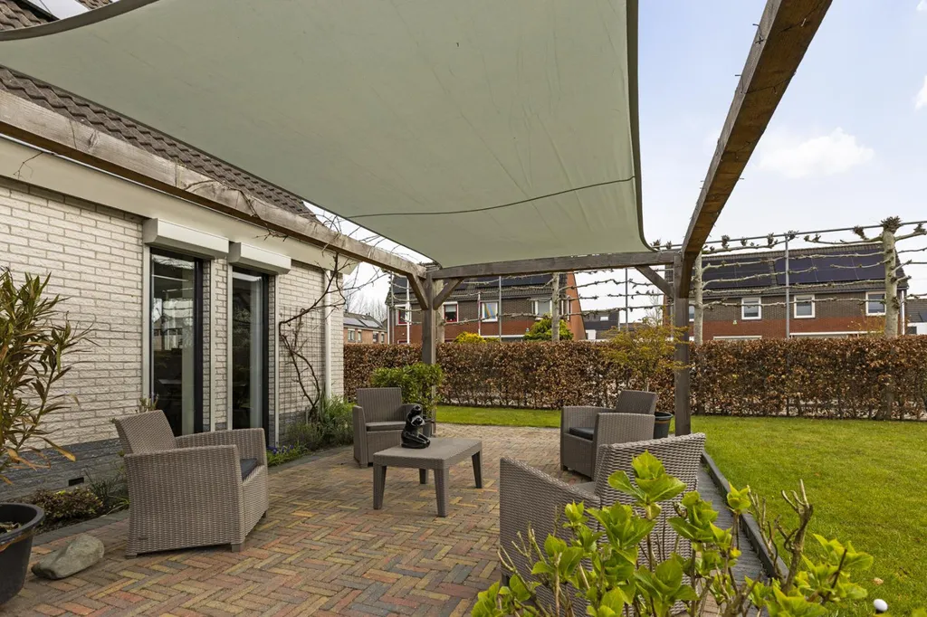 Terrasse - Maison 6 pièces à Ten Boer