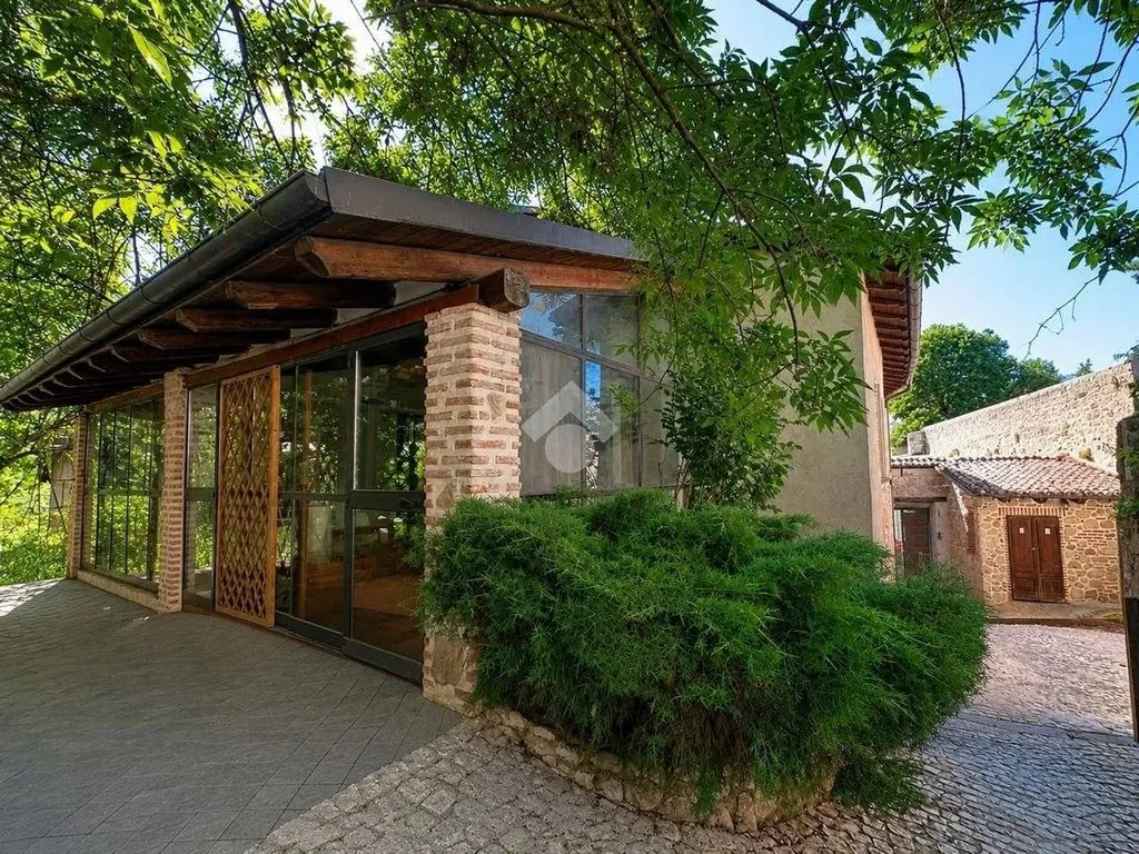 Giardino - 6-Bedroom House with Historic Setting in L'Aquila