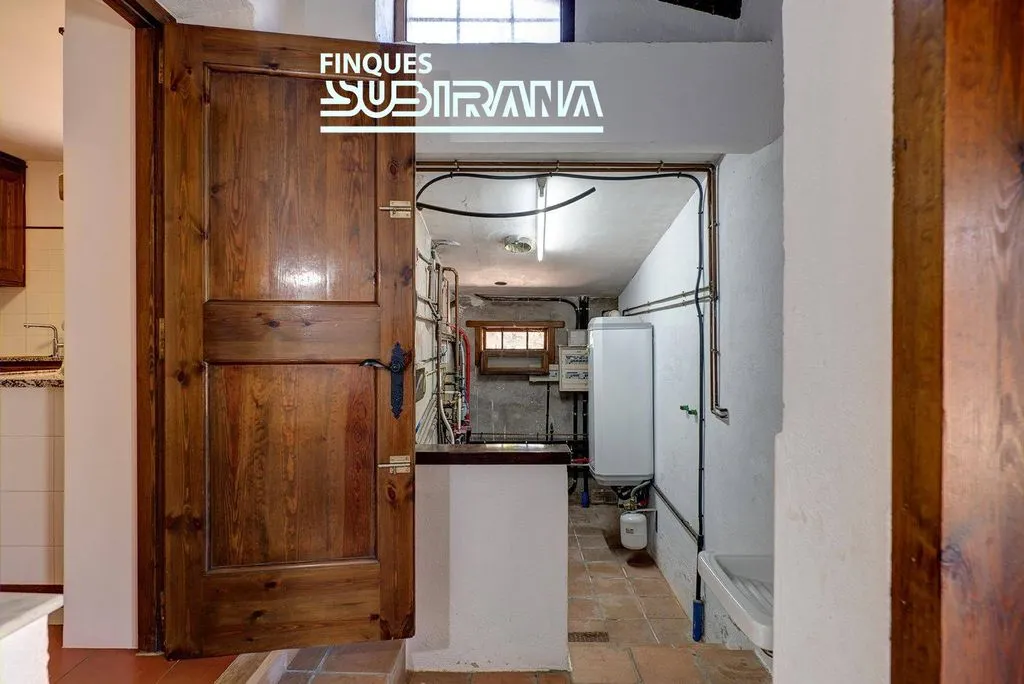 Entrée - Restored Farmhouse with Pool in Igualada