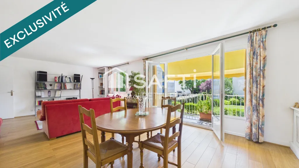 Söögituba - Spacious 7-Piece Apartment with Balcony in Garches