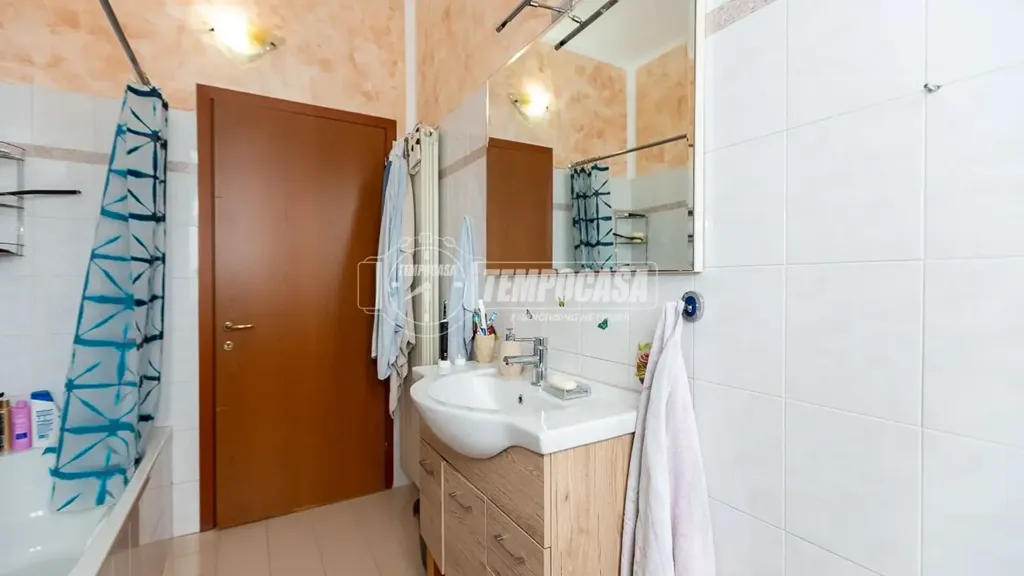 Vannitoad - Spacious Trilocale with Parking in Brescia