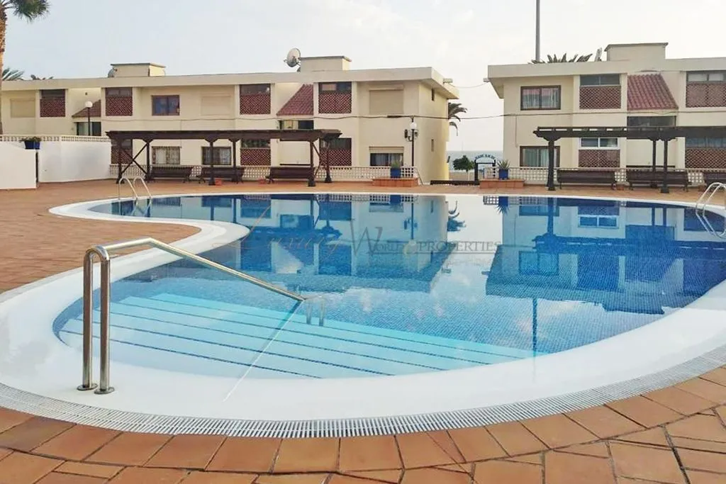Piscine - 2-Bedroom Seafront Apartment in Los Cristianos