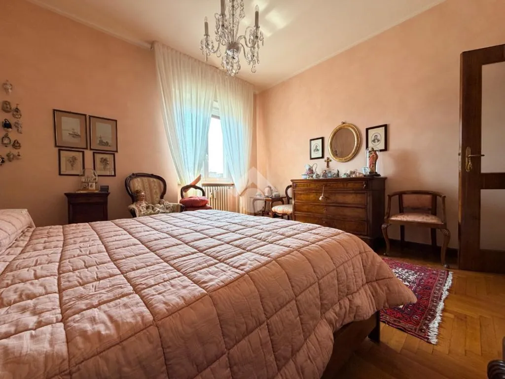 Camere da letto - Trilocale with Balcony in Brescia