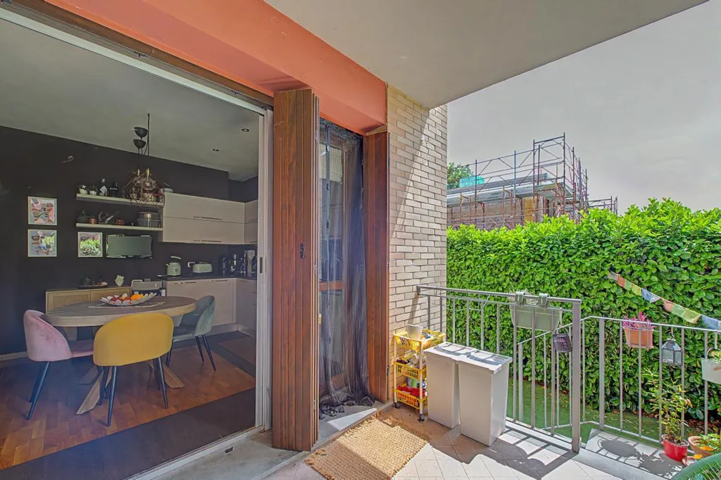 Balcone - Three-bedroom Apartment with Terrace in Parma