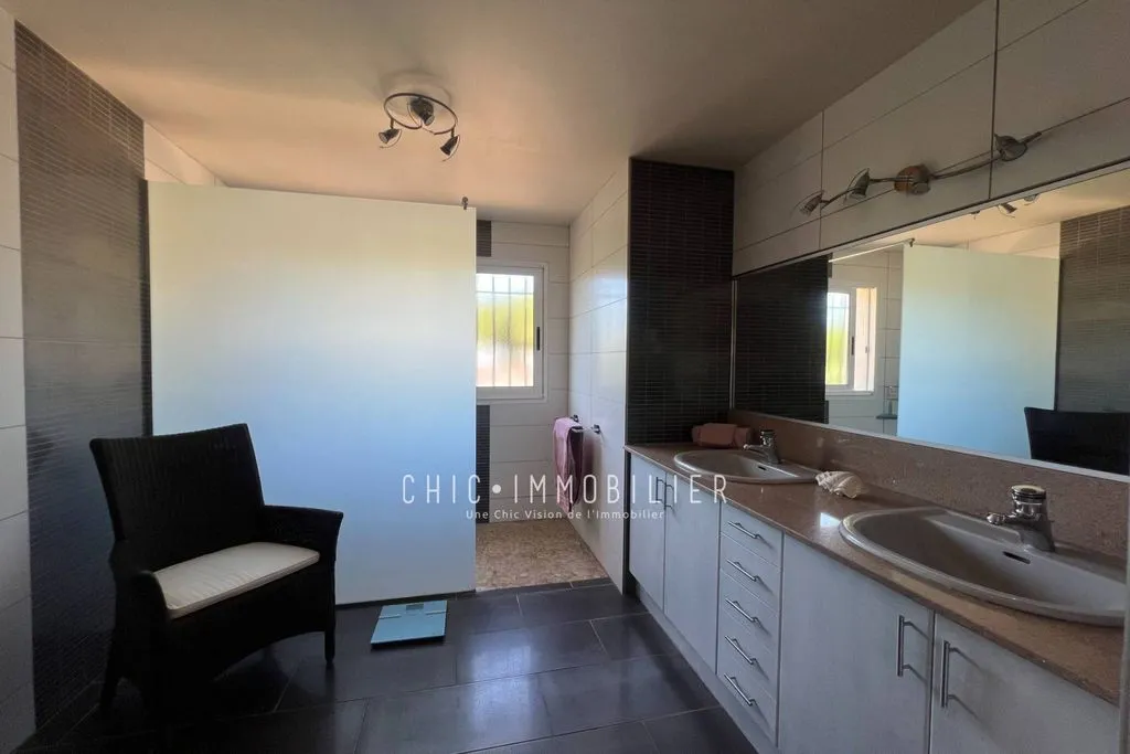 Salles de bain - Villa Luxueuse avec Vue Montagne à Argelès-sur-Mer