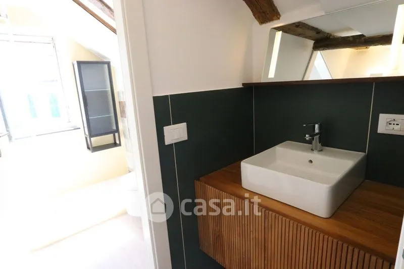 Salles de bain - Rustic Loft with City View in Genoa