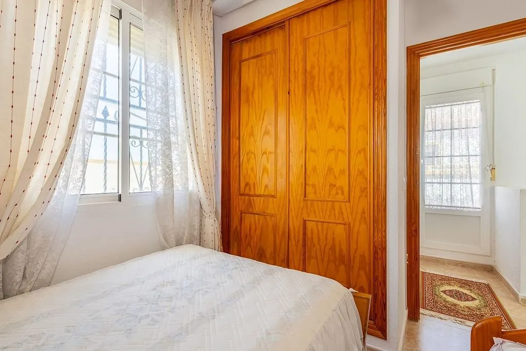 Chambres - Semi-Detached House with Pool in Torrevieja
