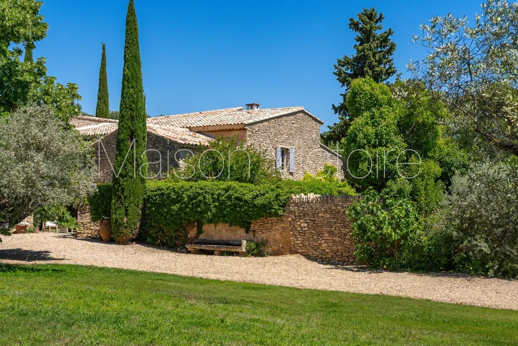 Extérieur - Ferme en pierre avec dépendances près de Gordes