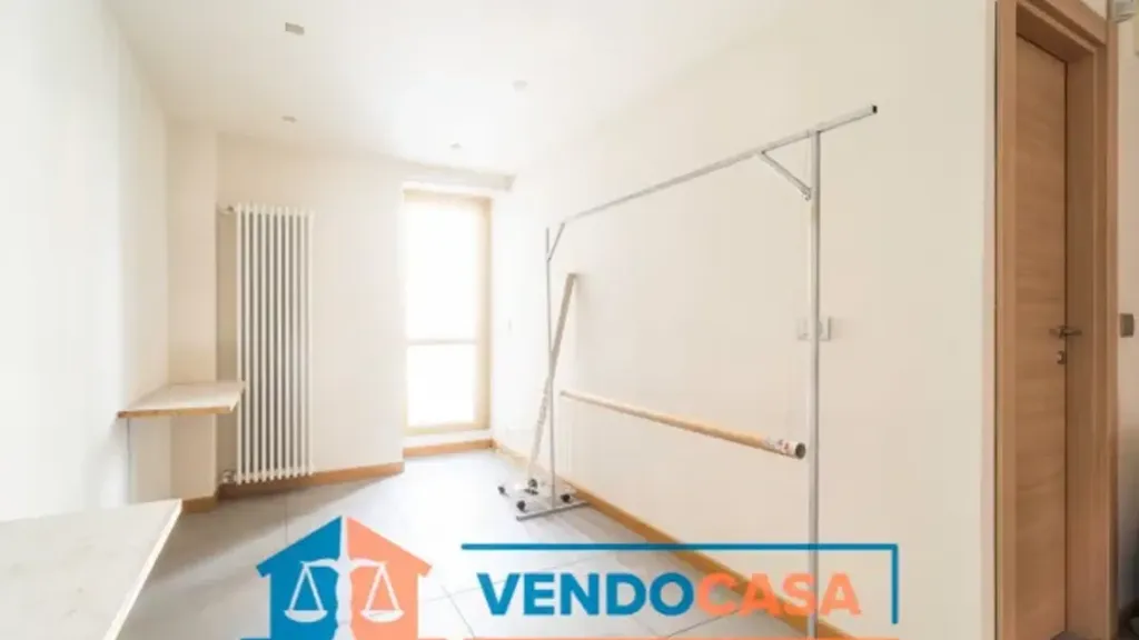 Pièces - Office Space with Balcony in Cuneo