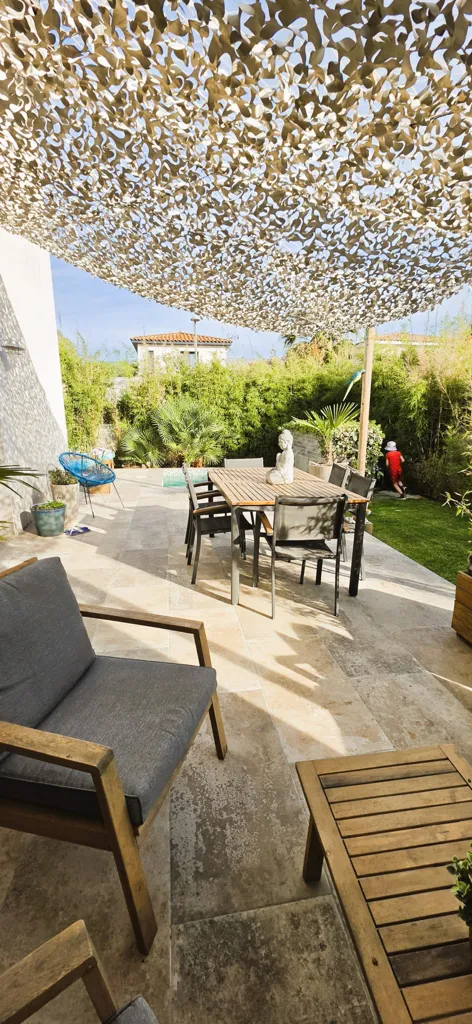 Terrace - Villa with Pool and Garden in Candillargues
