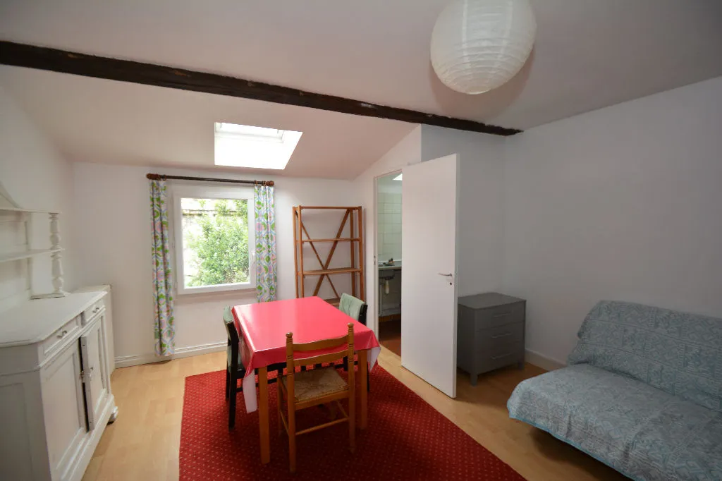 Söögituba - Studio with Stone Building in Nice
