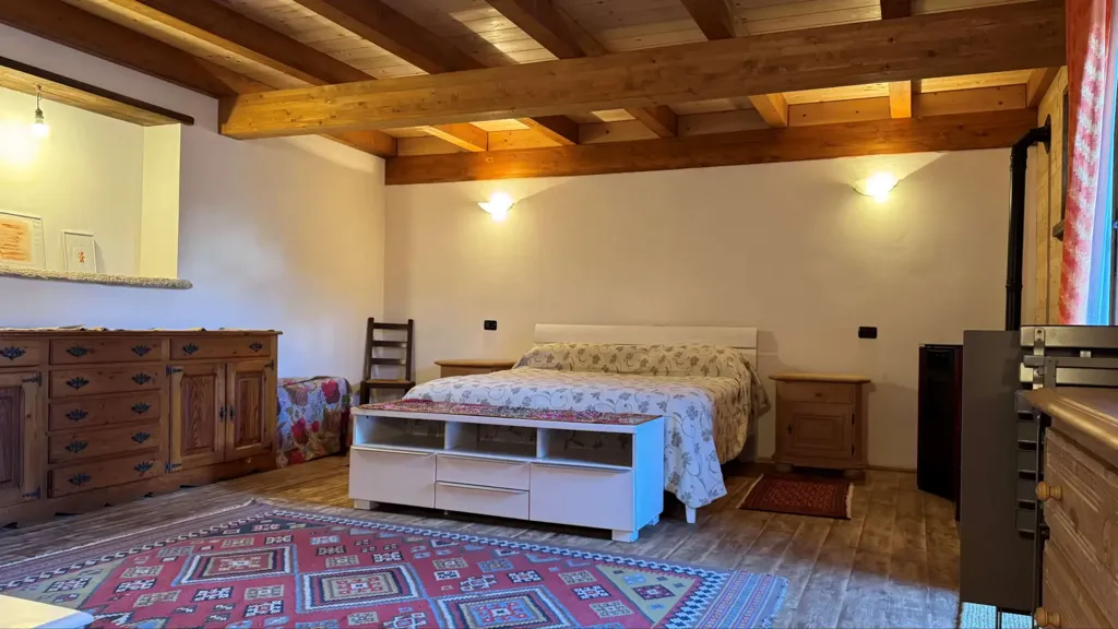 Bedrooms - Rustic House with Mountain View in Varzo
