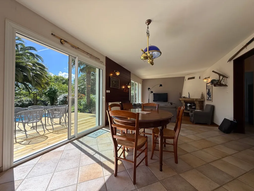 Terrasse - Maison Familiale avec Piscine à Fouesnant
