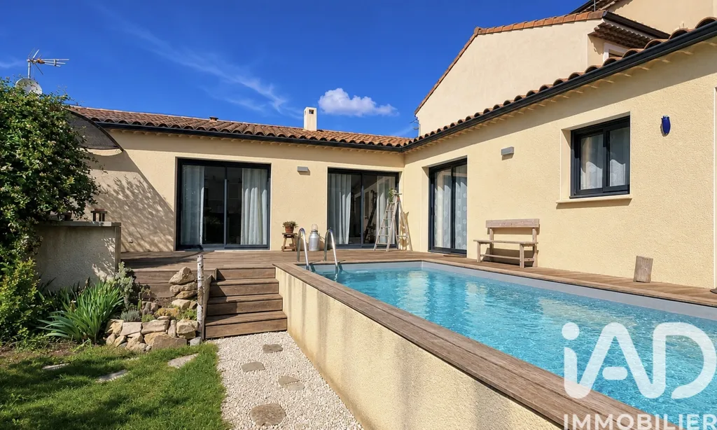 Pool - Contemporary House with Pool in Pont-Saint-Esprit