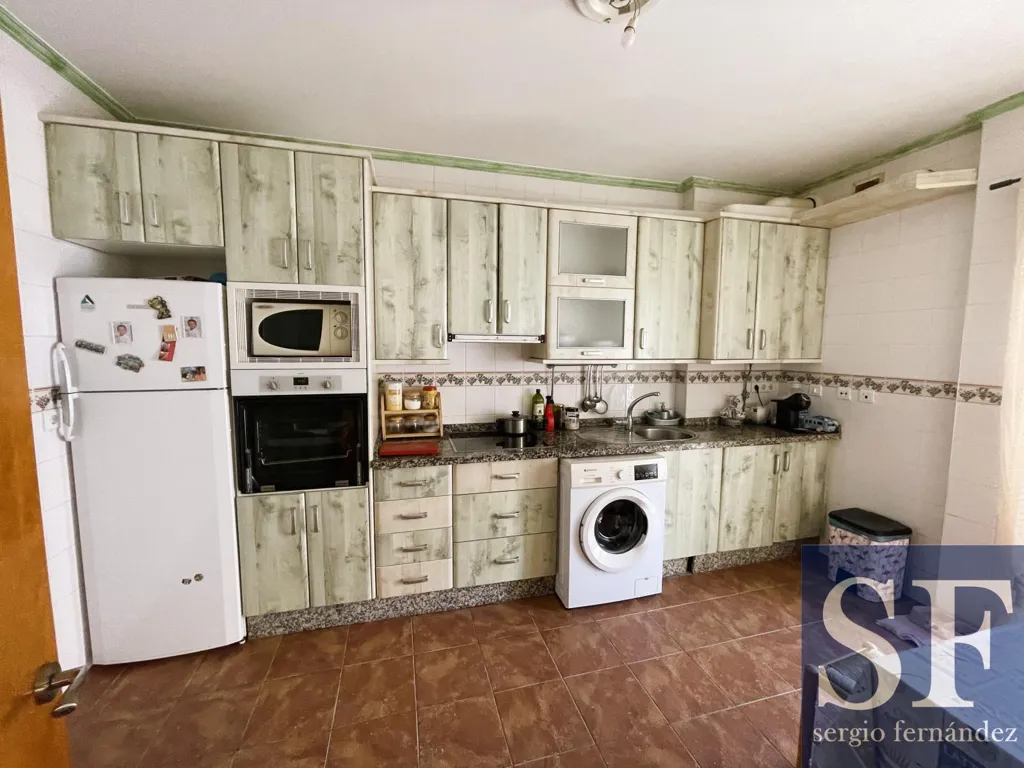 Cuisine - Bright 3-Bedroom Apartment in Cómpeta