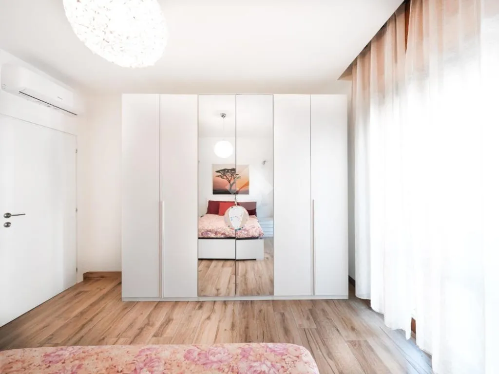 Chambres - Rustic Villa with Balcony in Verano Brianza