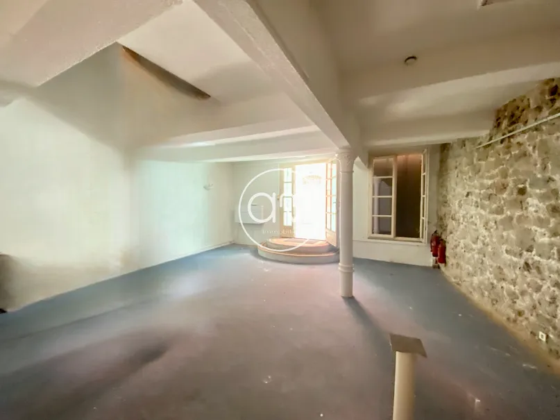 Garaaž - Commercial Space with Climatisation in Hyères
