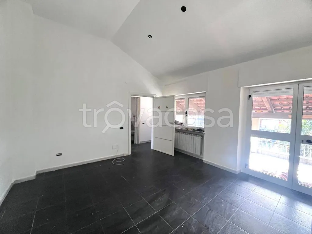 Toad - Two-Level Apartment with Balcony in Ivrea