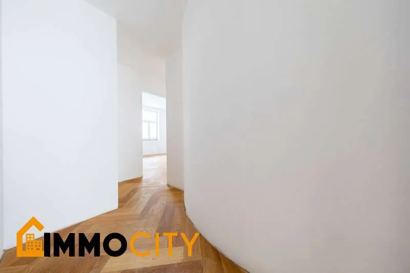 Esik - Ground Floor Atelier with Garden in 18th District