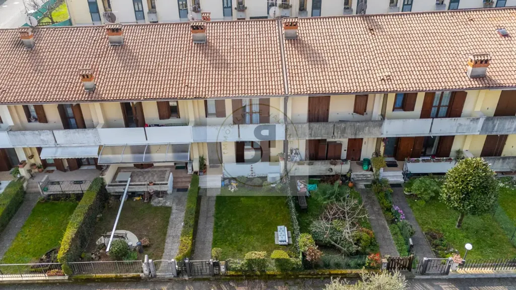 Vue aérienne - Rear-Attached Villa with Garden in Salò