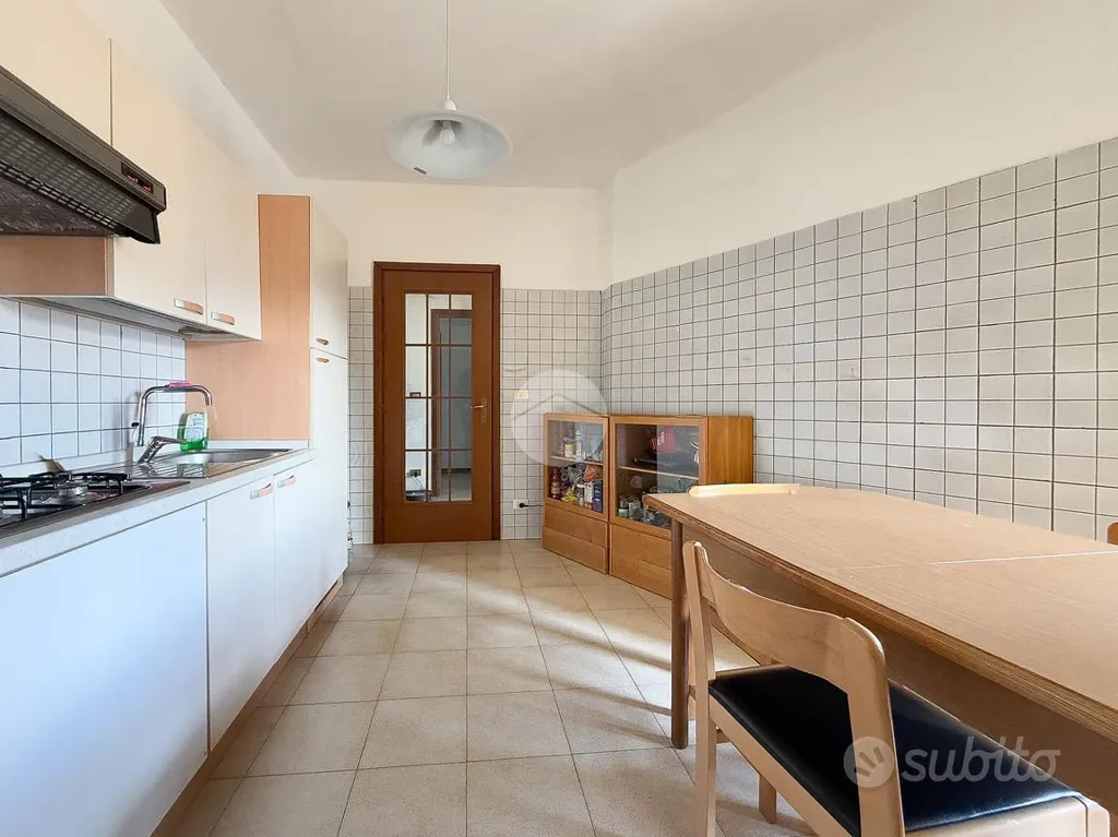 Cuisine - 4-Room Apartment with Private Parking in L'Aquila